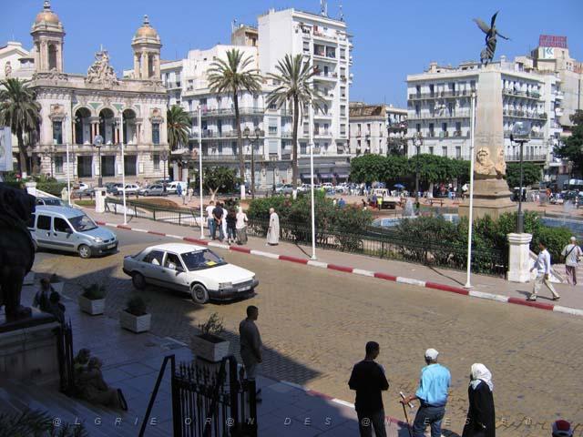 VOYAGE ORAN SEPTEMBRE 2006 11 10 sept. 06 - matin - THEATRE DEPUIS LA MAIRIE.JPG